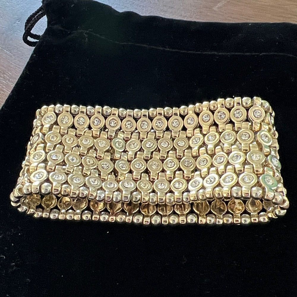 Elegant Gold and rhinestone Women's Bracelet!